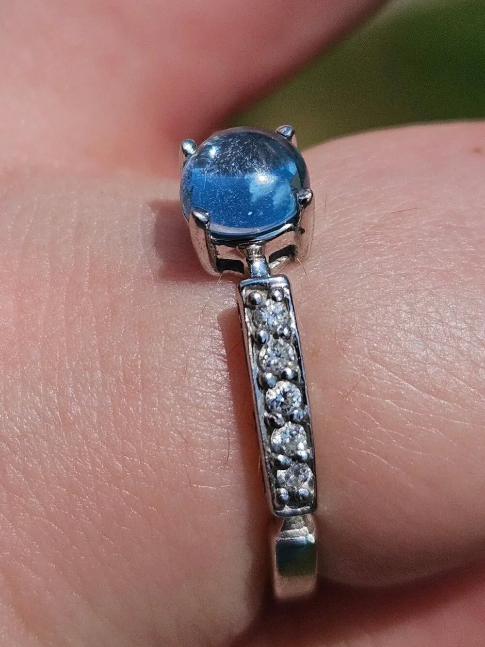 Sonia B 14K White Gold Cabochon Blue Topaz 5mm & Diamond Ring Band Size 9